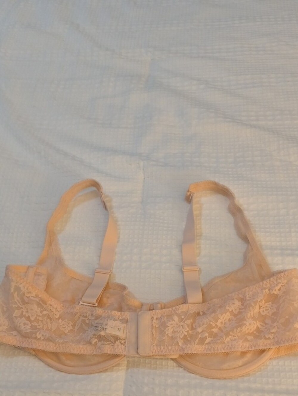 SKIMS Vintage Unlined Lace Underwire Bra - Picture 3 of 8